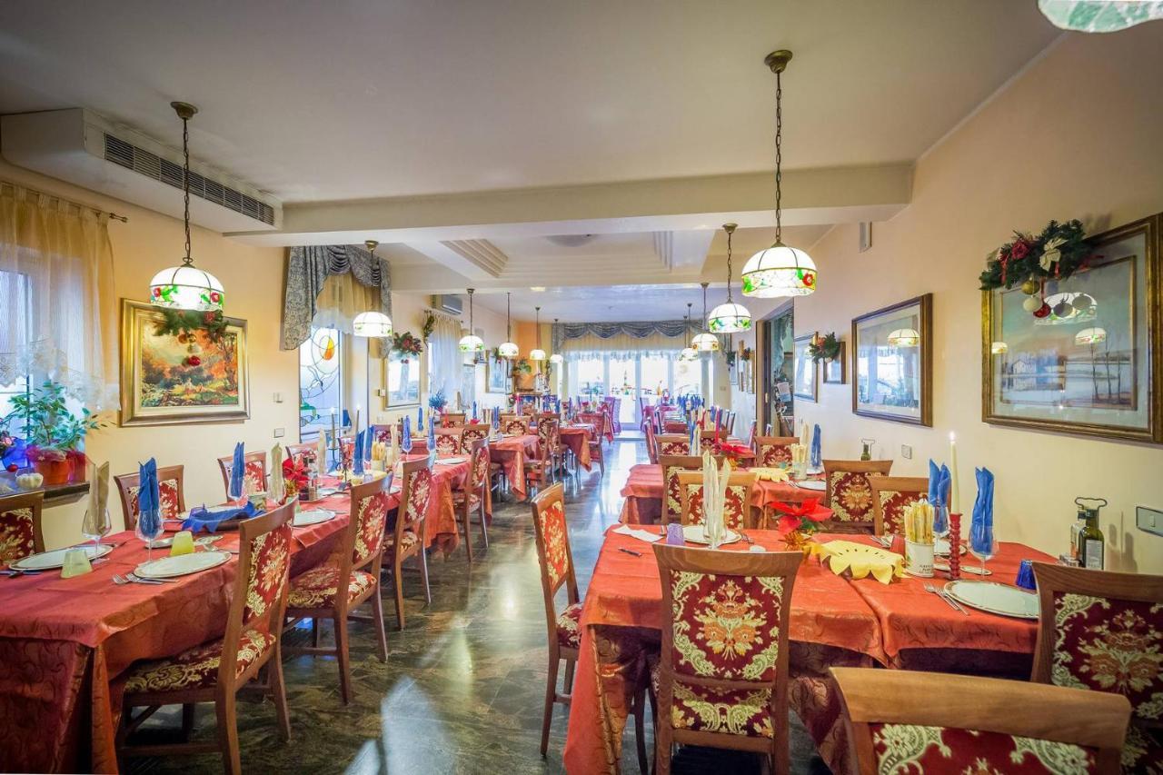 Albergo Ristorante Fabrizio Каорле Екстериор снимка